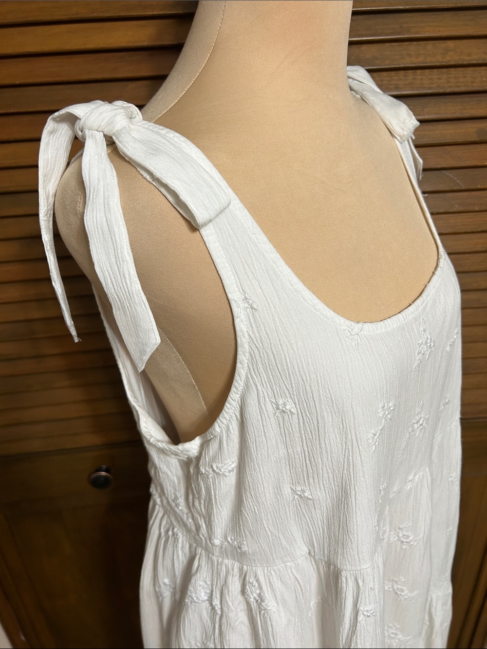 American Eagle Outfitters Embroidered White Tiered Tie-Shoulder Sundress Size M - Picture 5 of 8